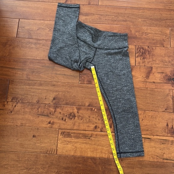 Lululemon Wunder Under Luon Variegated Knit Black 
Heathered Sizr 6 Crop - Picture 7 of 13